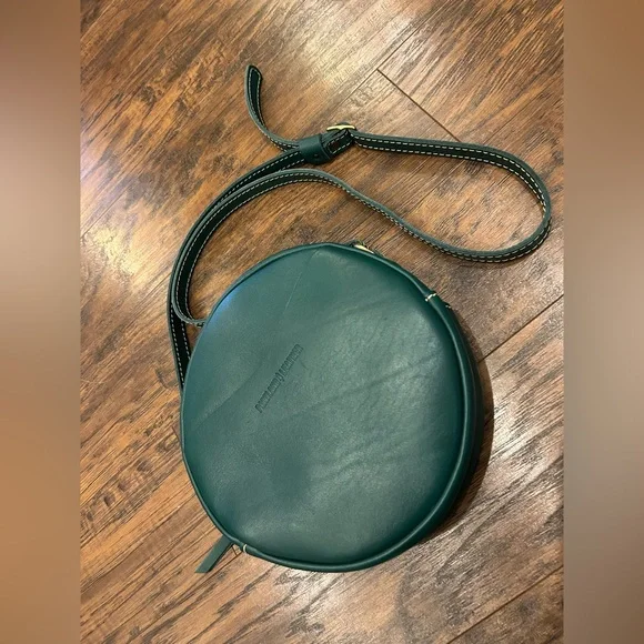 Like New 🍃 Portland Leather Green Circle Crossbody Bag - “large” 9 in size - Picture 3 of 11